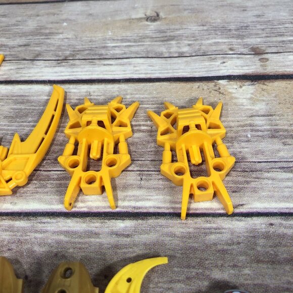 LEGO Bionicle Toa Mata Nui Warriors 8998 Pieces Parts Technic Weapons, Covers - Picture 5 of 9